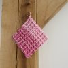 Gehaakte pannenlap wafel roze/ecru